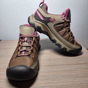 KEEN Targhee III Waterproof Low-top Hiking Shoes – Brown/Pink: Size – 7 Women’s